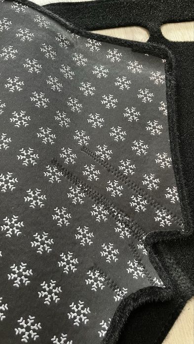 Накидка на панель на Киа Рио.