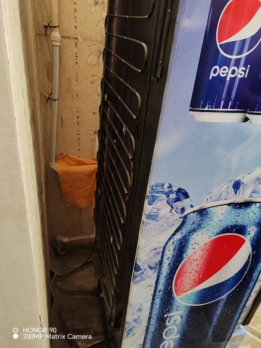 Витринный холодильник б/у