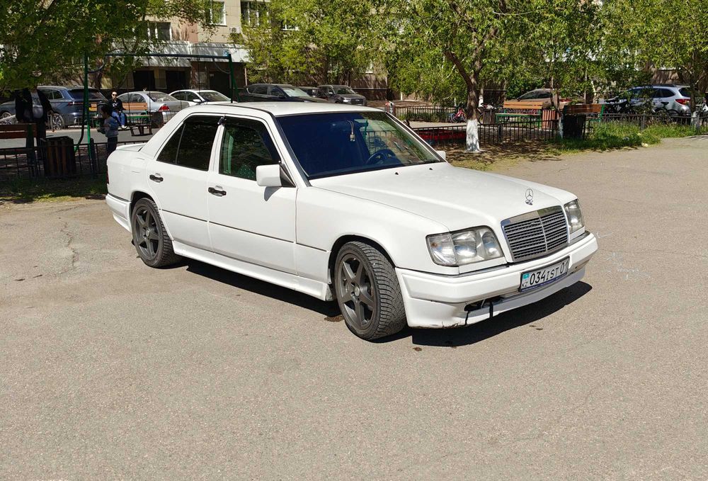 Mercedes E220 (w124)
