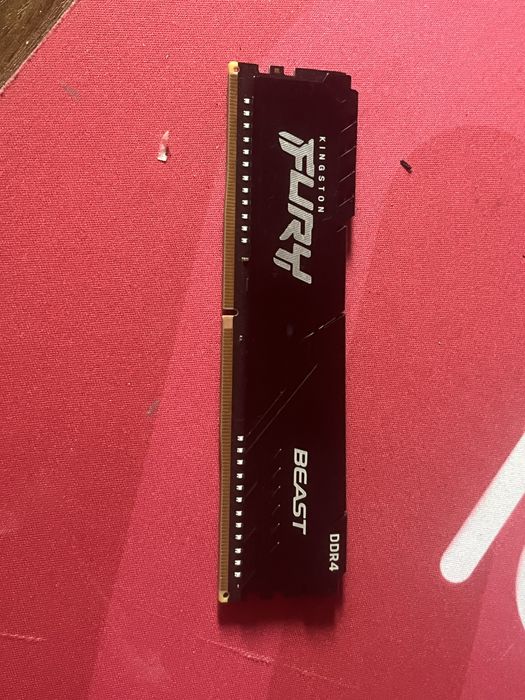 Оперативная пасять Ddr4 8gb huper fury 3200