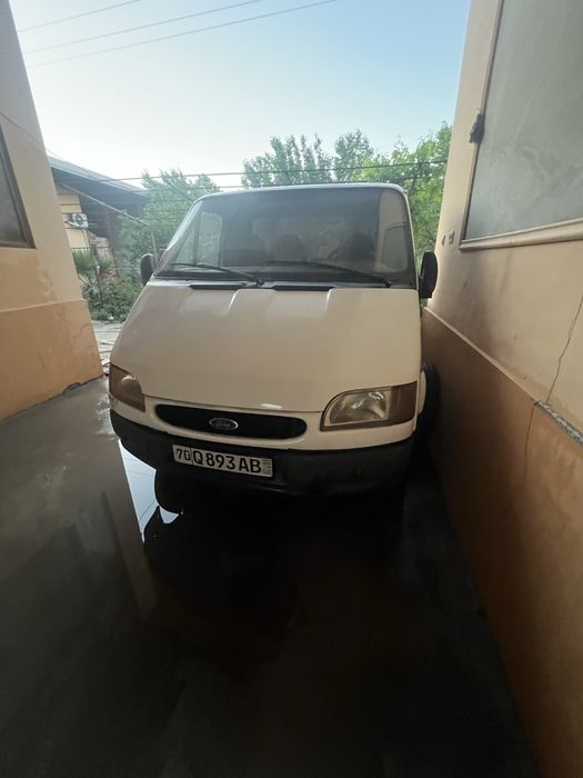 Ford transit bort qilingan