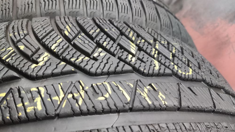 4бр. зимни гуми 245/50/18 Nokian/ Michelin 
dot21/22
6.8/6.9mm
Добро с