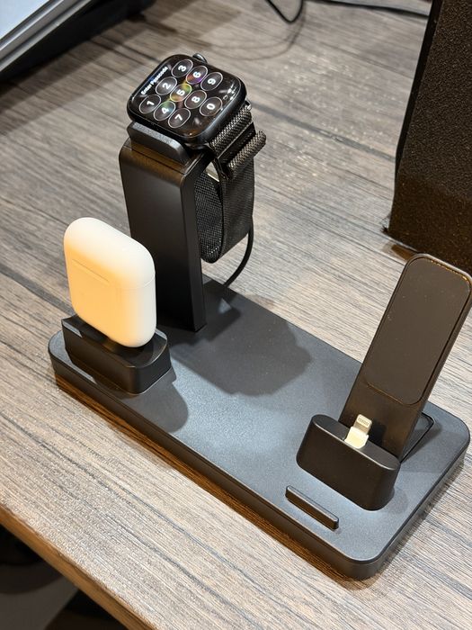 Stand/dock YFW incarcare gama Apple