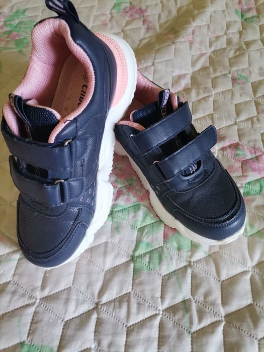 Маратонки, обувки