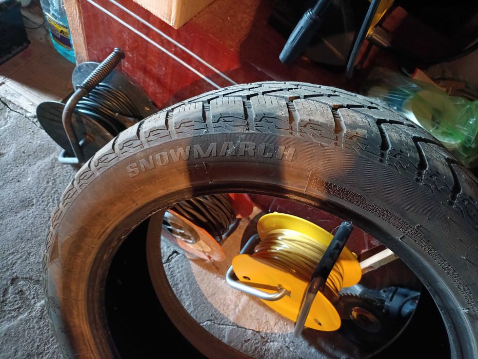 Шины 275/45/21 продам