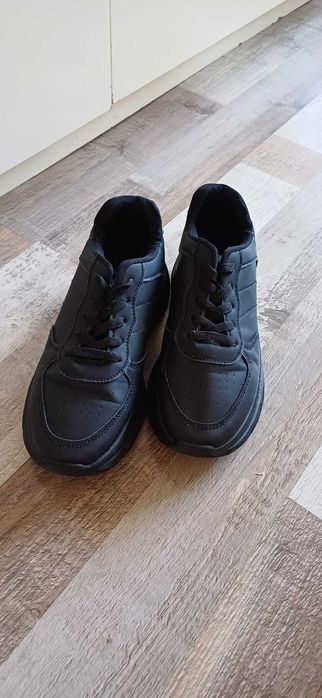 Дамски обувки и маратонки