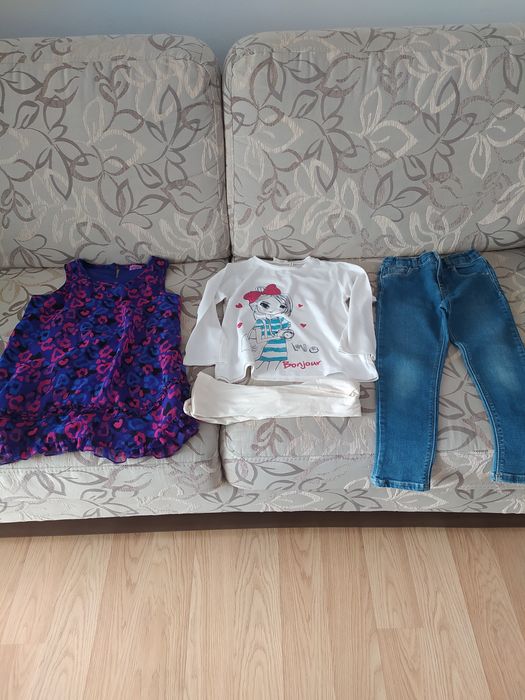 Лот летни дрехи за момичета в отлично състояние са 4-5 год.