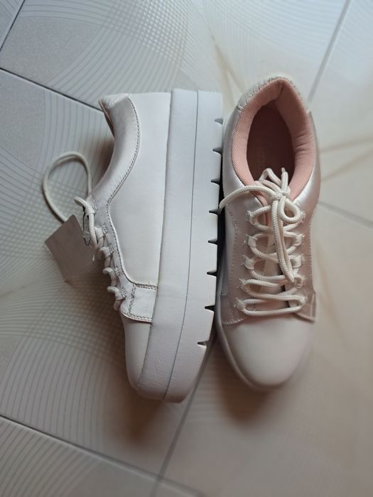 Дамски Divided нови