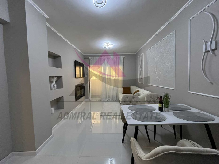 Страхотен тристаен -Лятно кино