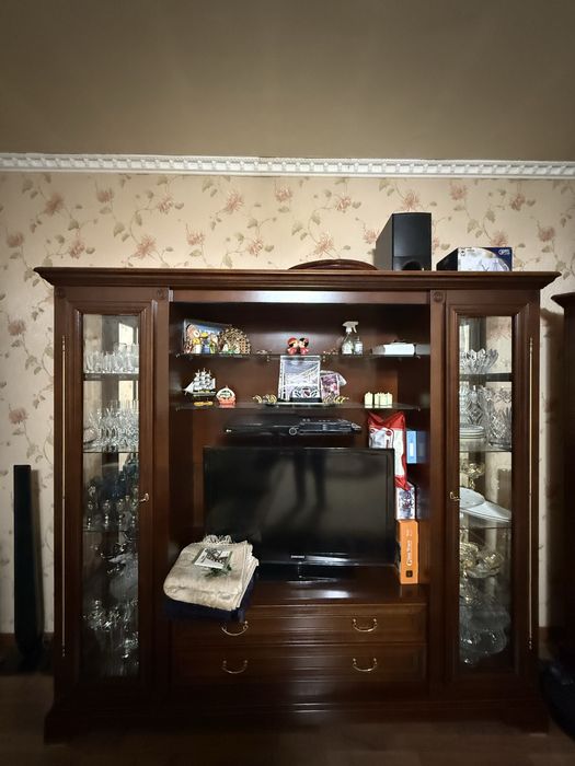 Сервант под телевизор и посуду