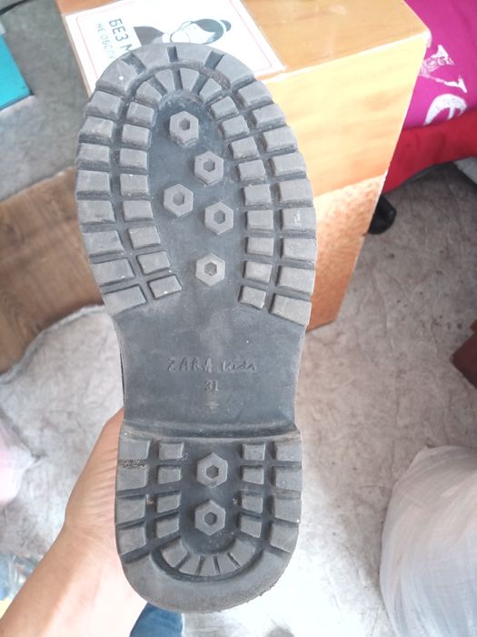 Продам детские ботинки Zara