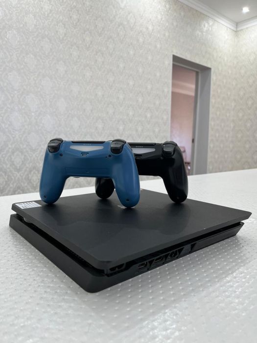 Play station 4 slim