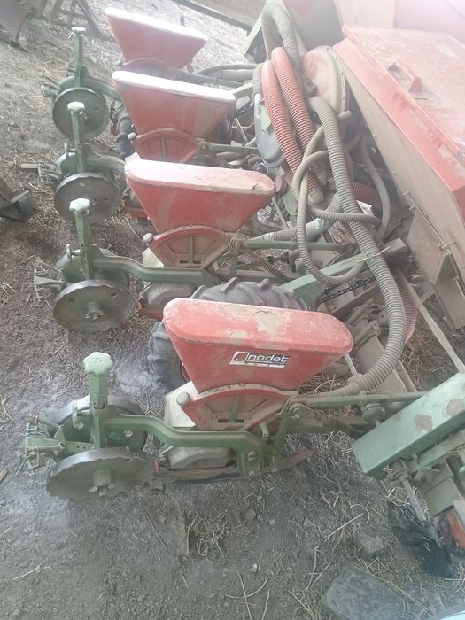 Semanatoare porumb 4 randuri Nodet