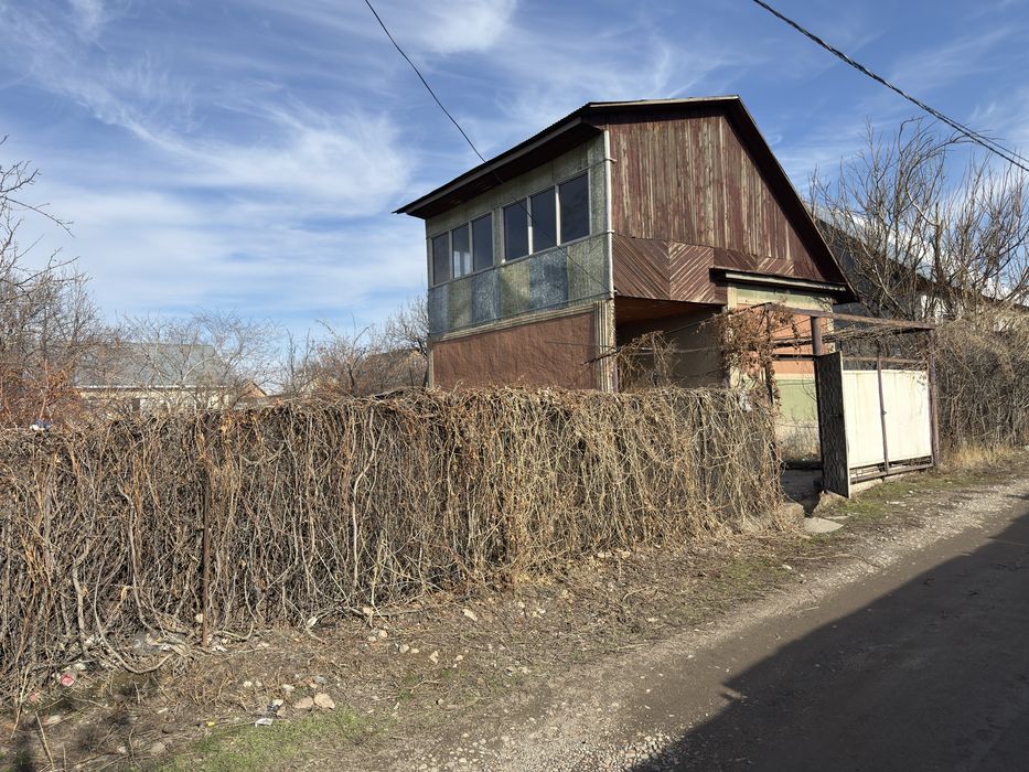 Дача с летним домиком