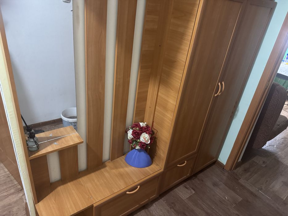Прихожая продается