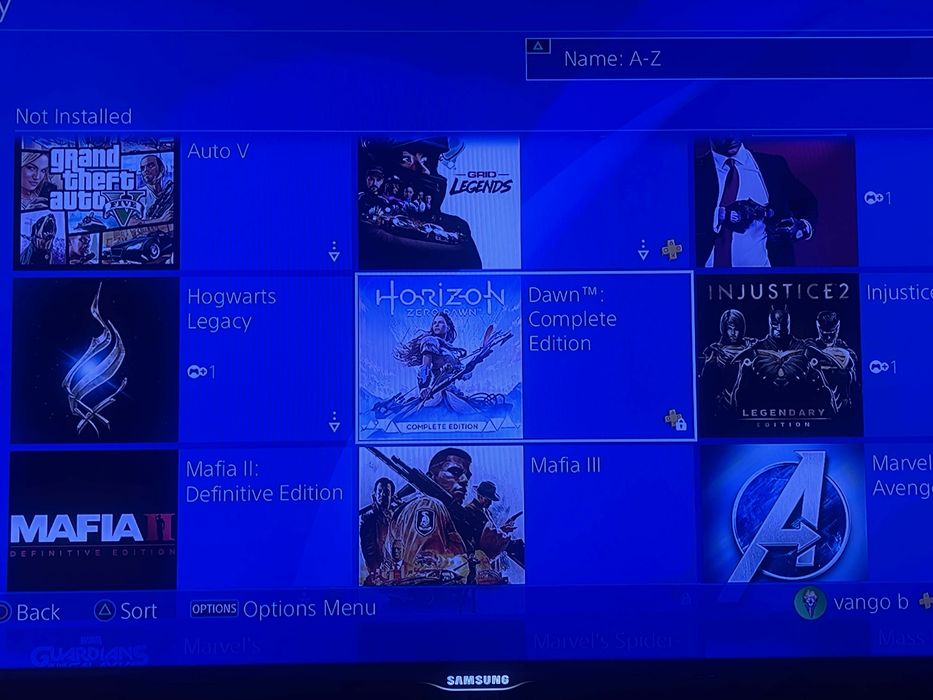 Playstation 4 с 85 вградени игри