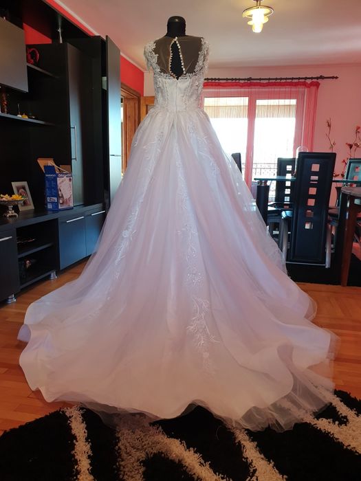 Rochie de mireasa model deosebit