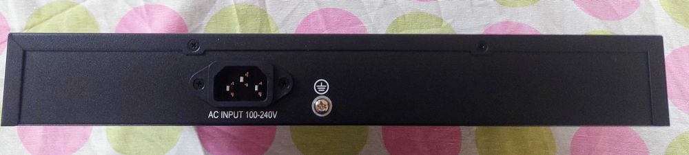 POE Switch SW1602 - 16 порта 10/100M + 2 гигабитови uplink