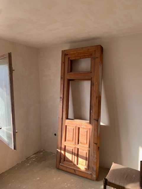 Врата и прозорец от дърво