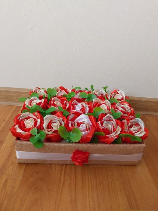 Aranjamente florale din satin