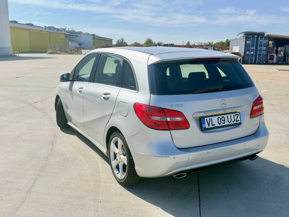 Mercedes-Benz B 180