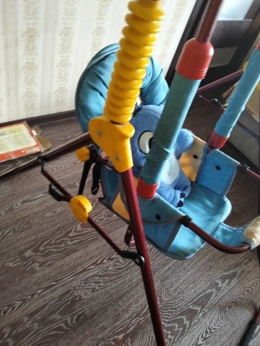 Продам качелю и шезлонг