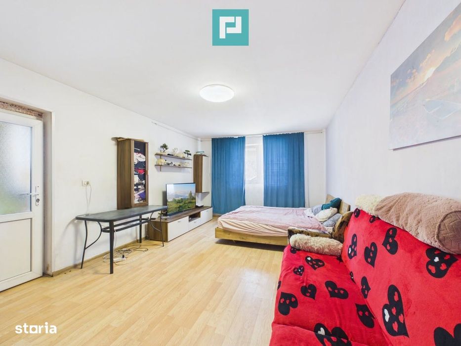 Casă P+E cu două apartamente, zona Drăgășani