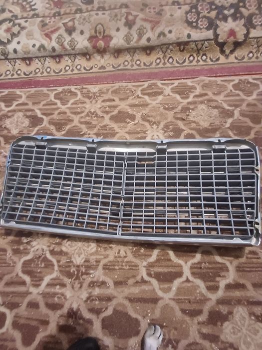 Рещётка на мерседес 124