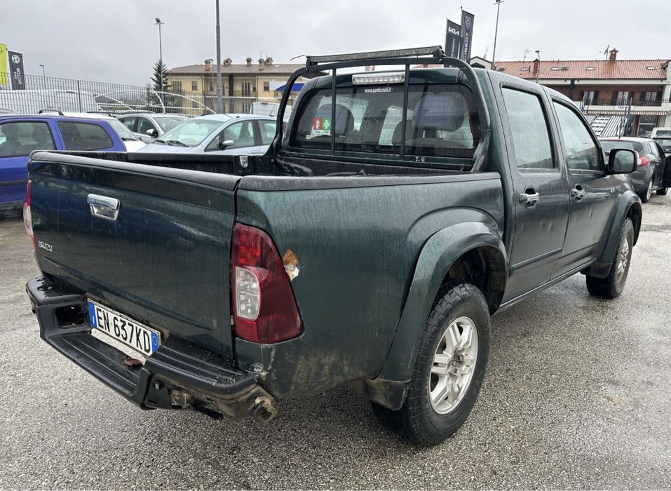 Isuzu D max на части