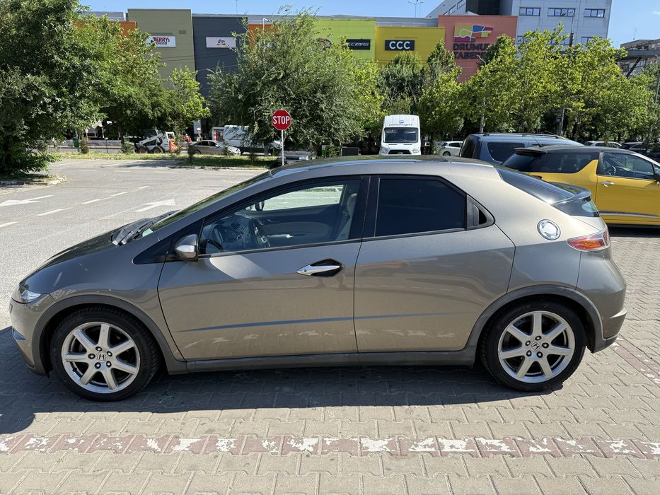 Honda Civic VIII 1.8 executive