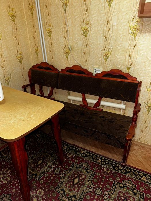Кухонный гарнитур,диванчик, стол