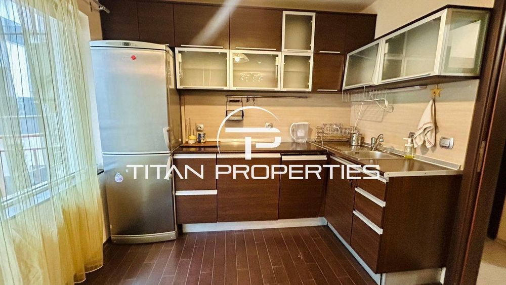 Дава се под наем Тристаен апартамент в Бургас, Център - 80 кв.м за 680 € - Снимка #2
