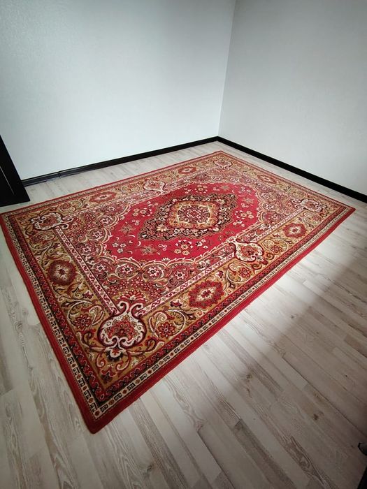 Продам ковёр 196х289 см