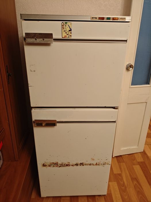 Холодильник 2х камерный