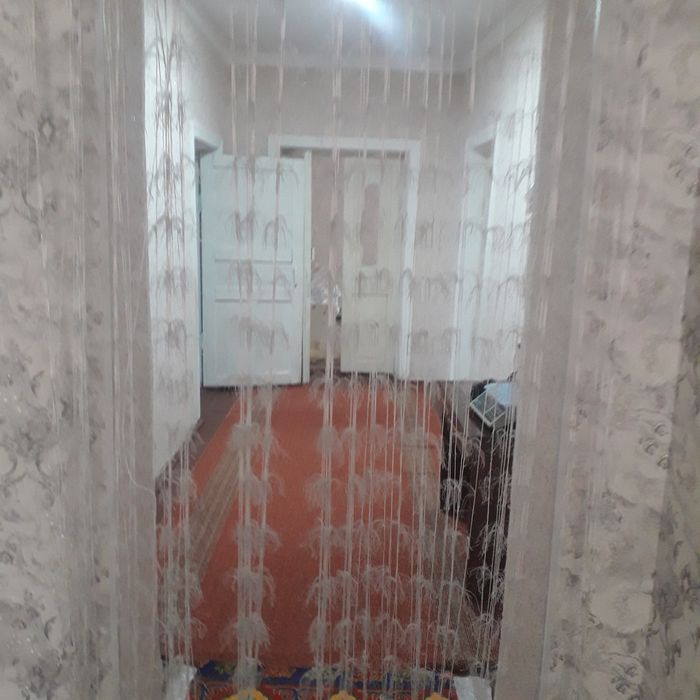 Уй сотилади 11сотих  6 хонали уй + 2 хона  времянка