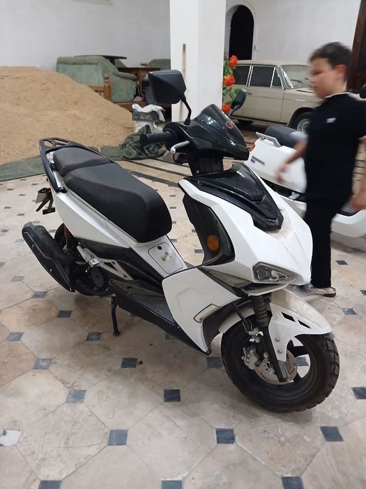 Skuter motoskil.