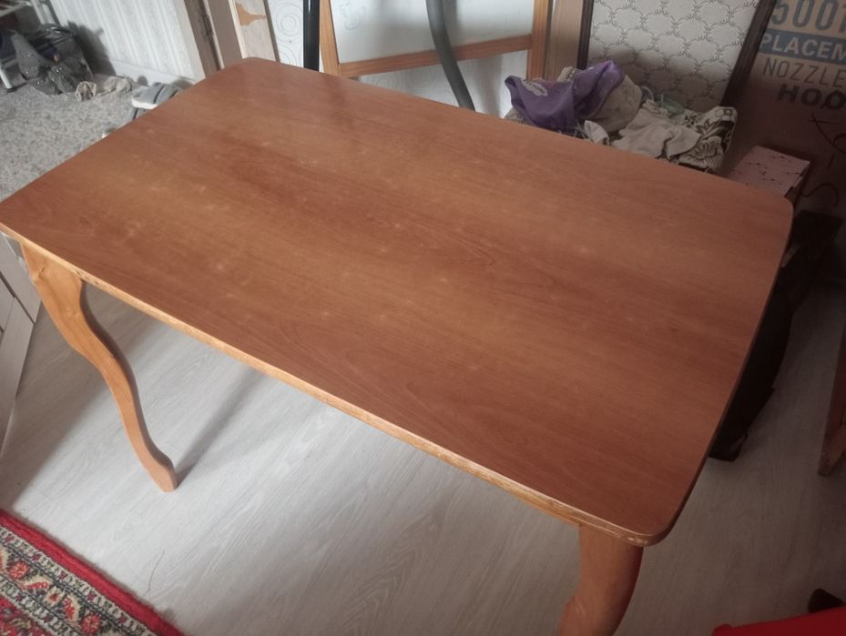 Стол кухонный обычный