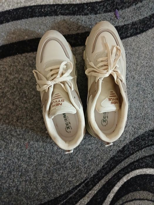 Маратонки,номер40.