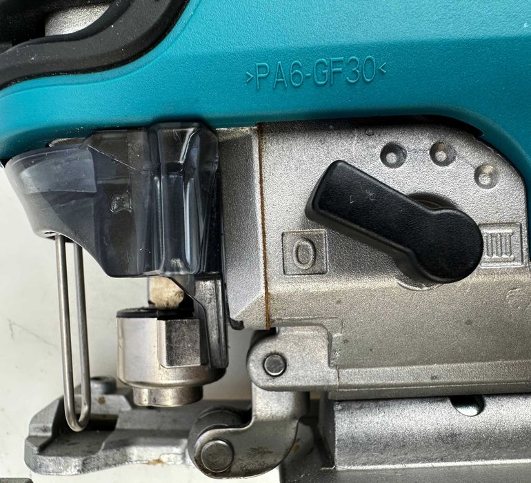 Makita DJV180 - Акумулаторен прободен трион 2x18V 5.0Ah перфектен!