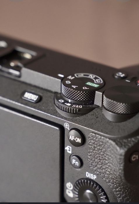 Продаю Sony A6700