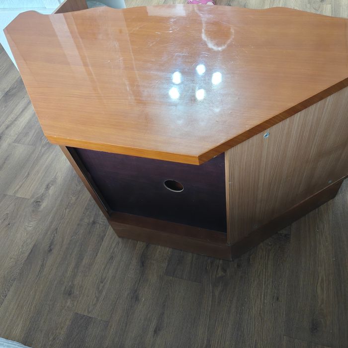 Тумбочка под телевизор деревянная.