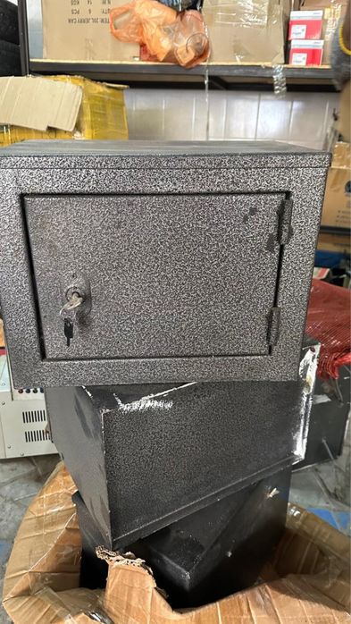 Продам металлические шкаф