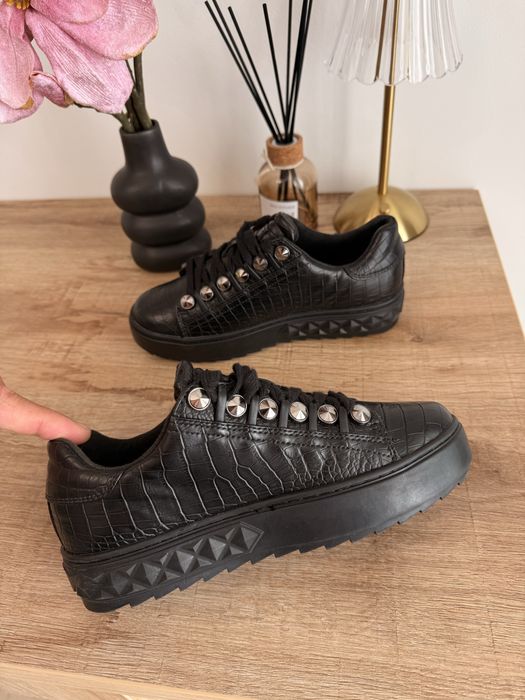 Adidasi Guess