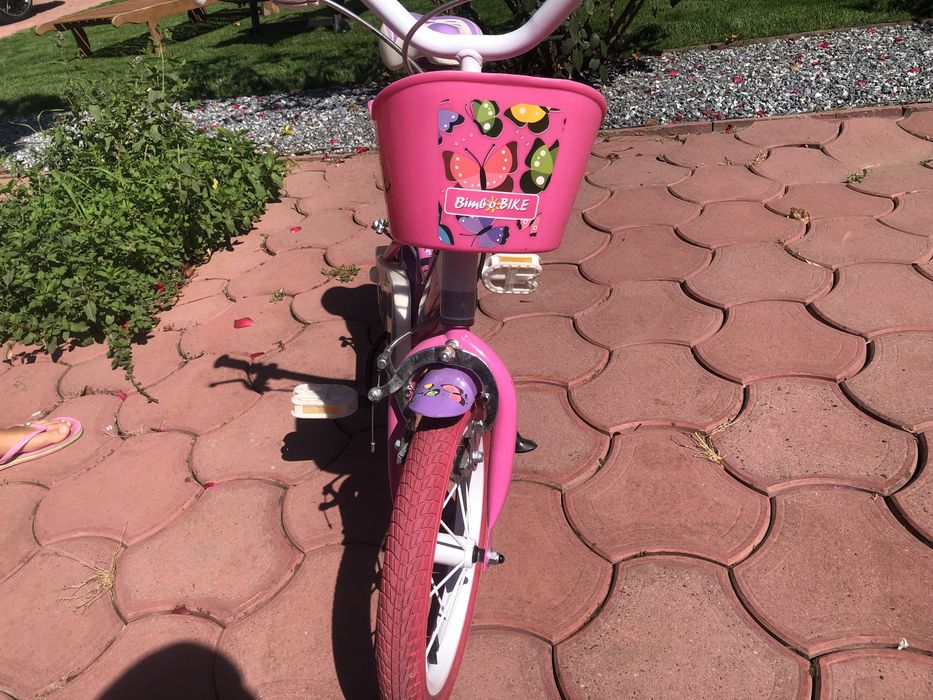 Vand bicicleta fetita 4-8 ani, Bacau cu fluturi roz , usoara