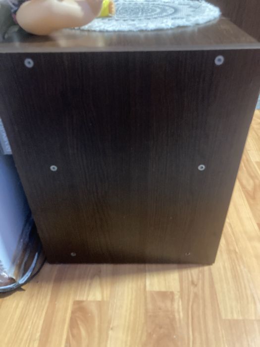 Noptiera venge cu rosu