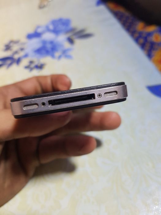 2..Iphone.4s.64.gb.smkarta oladi srochna sotiladi