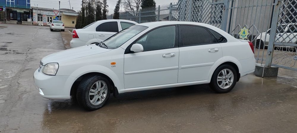 Ласетти 1.8 Сотилади