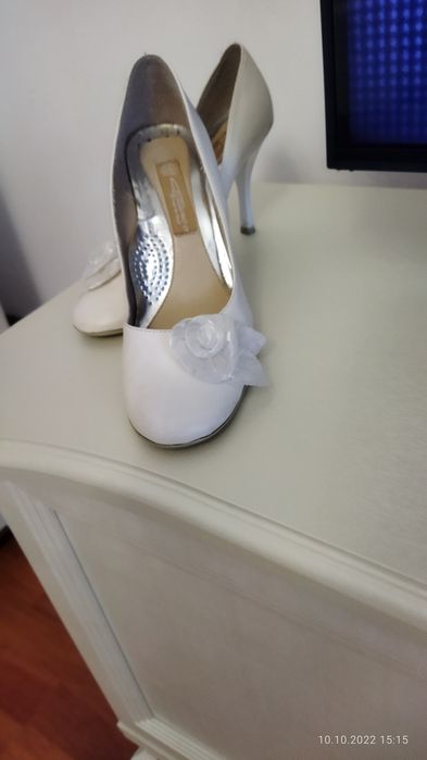 Продам кожаные свадебные туфли