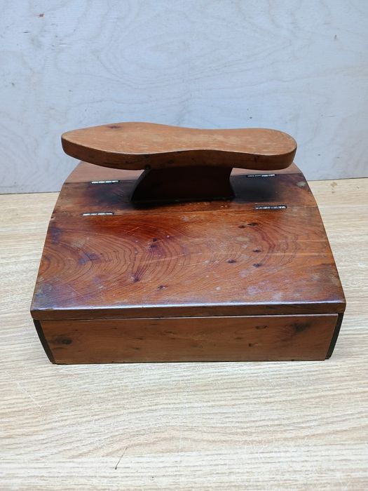 Дървена кутия за лъскане на обувки