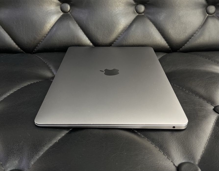 Apple MacBook Air M1 2020 года в идеальном состояние